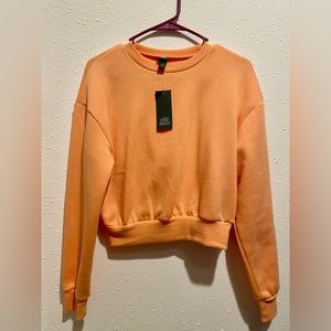 Women’s crop sweatshirt ⭐️NWT